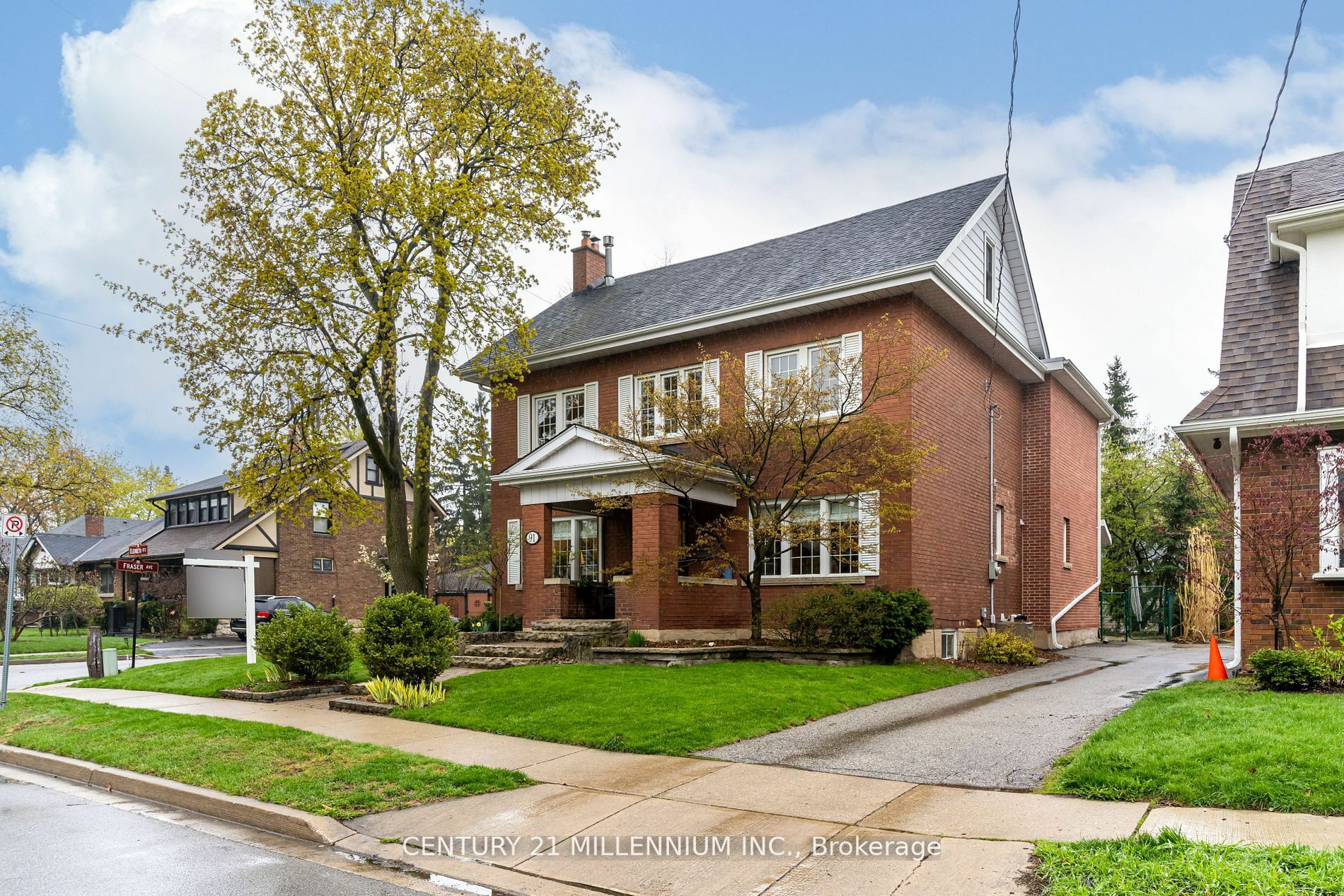Property Photo: 91 Elizabeth St S ON L6Y1R3