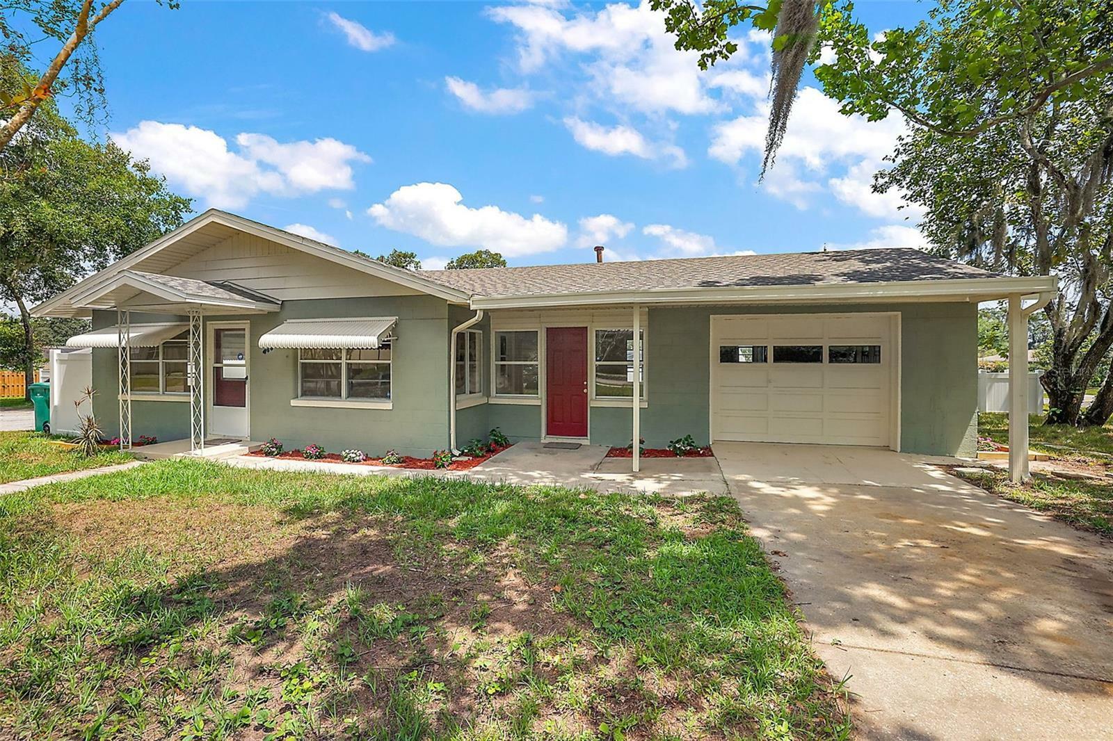 Property Photo:  445 E Clifford Avenue  FL 32726 