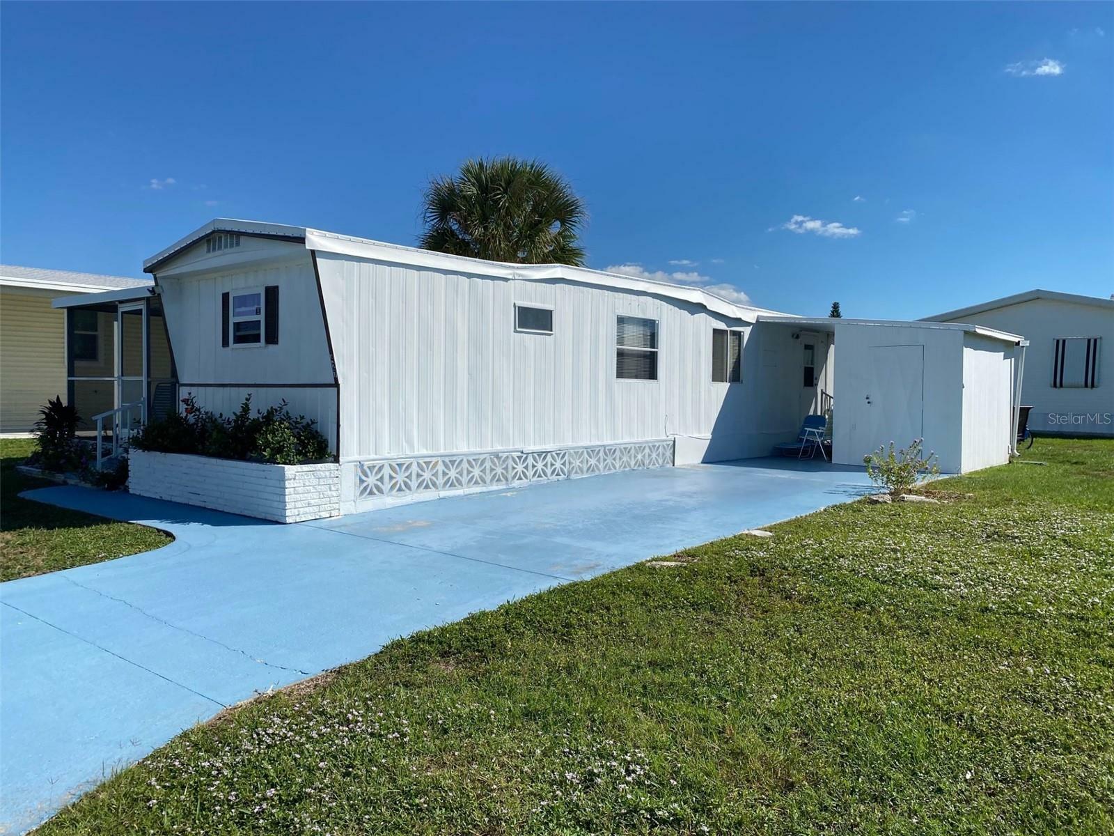 Property Photo:  427 Boxwood Drive  FL 34285 