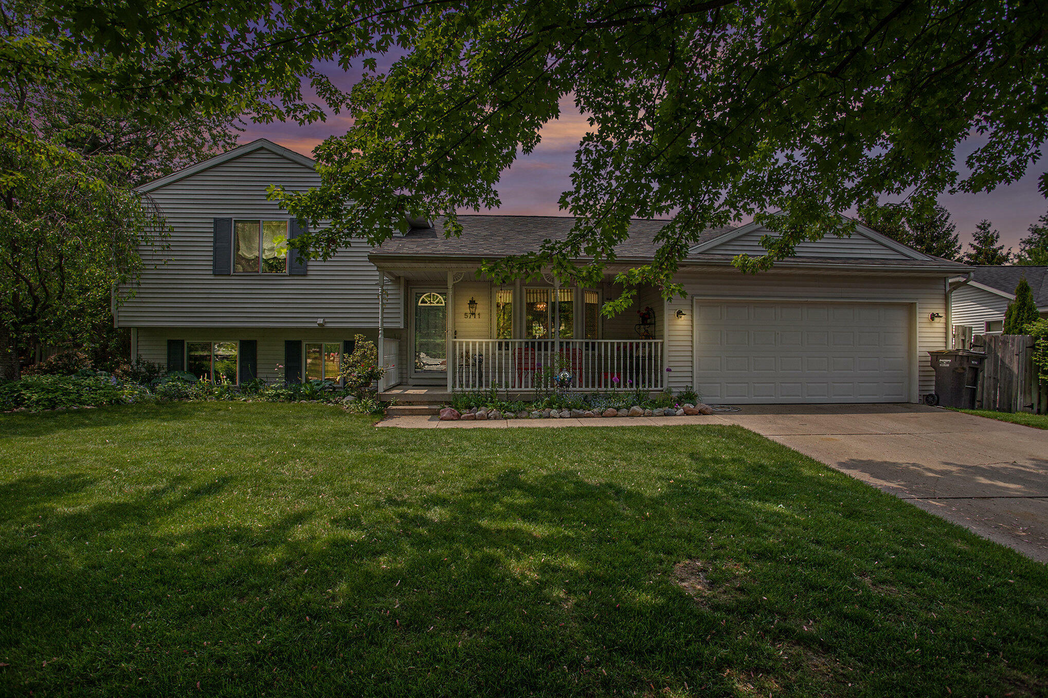 5711 Loftwood Drive SE  Kentwood MI 49508 photo