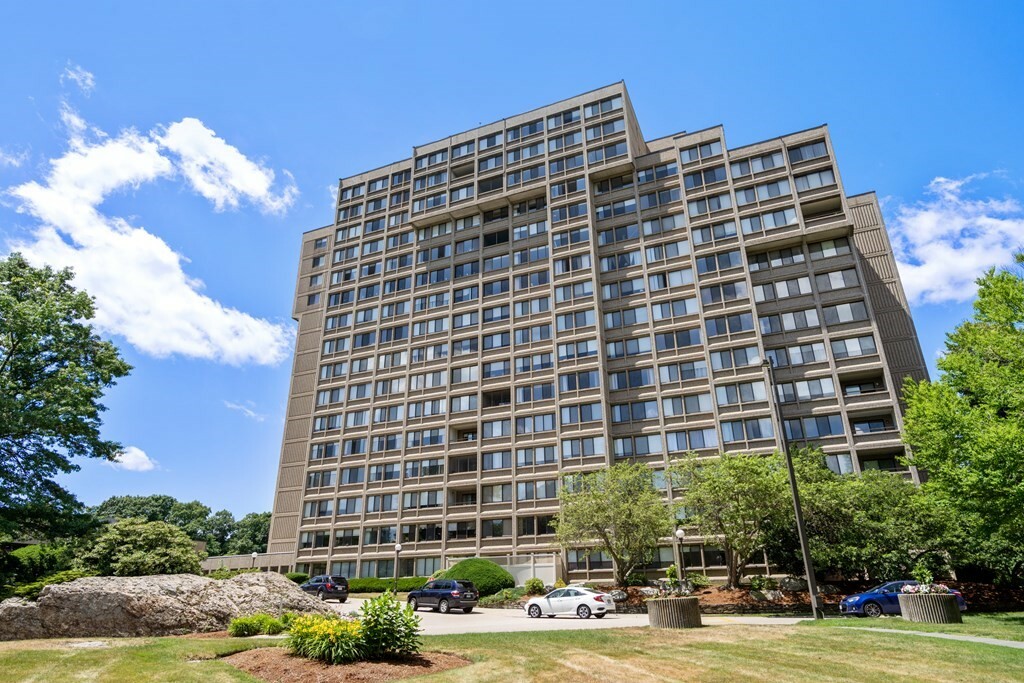 Property Photo:  250 Hammond Pond Pkwy 1411N  MA 02467 