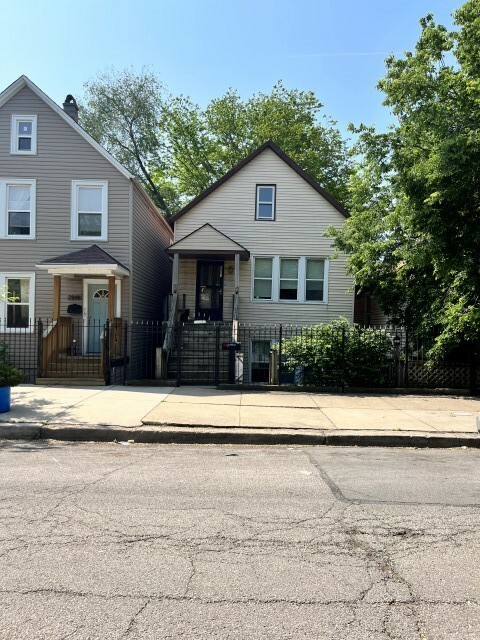 Property Photo: 2051 W 18th Place G IL 60608