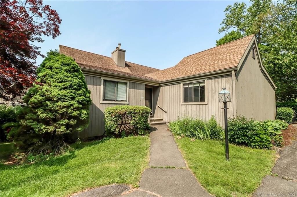 Property Photo:  303 Piute Lane B  CT 06614 