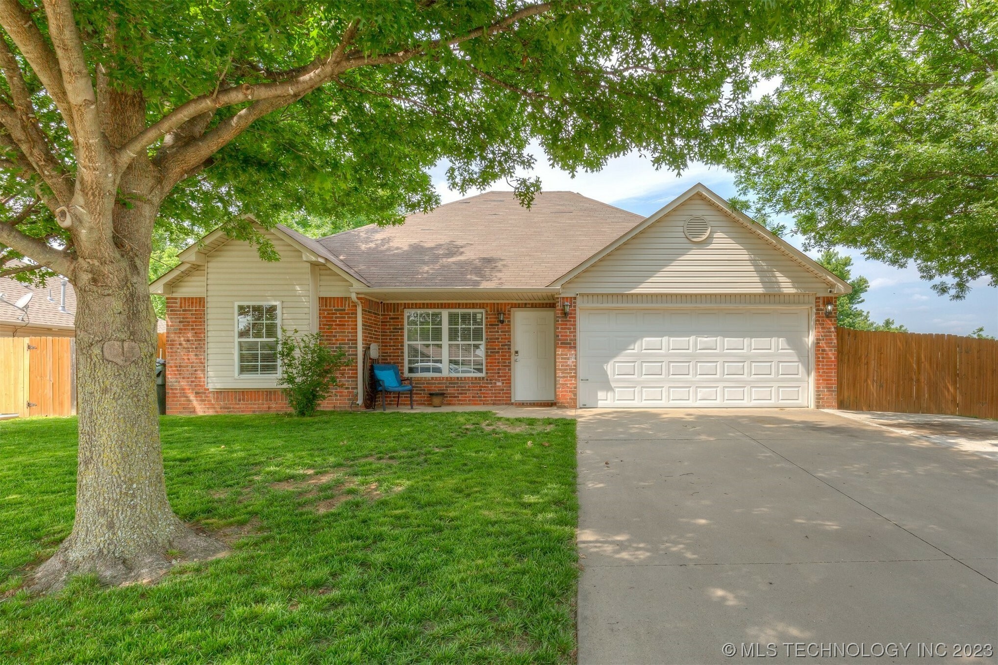 Property Photo:  8015 Ridgeview Street  OK 74066 