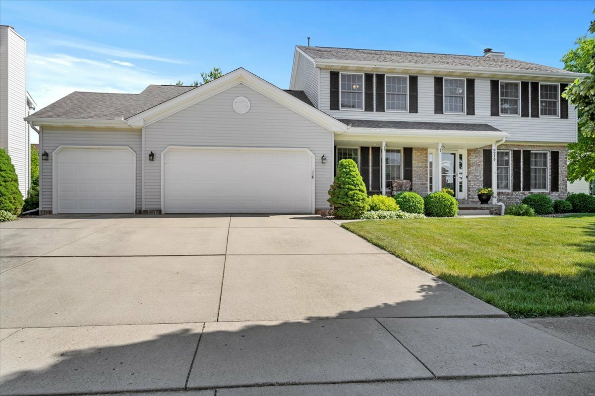 Property Photo: 3215 Eagle Crest Road IL 61704