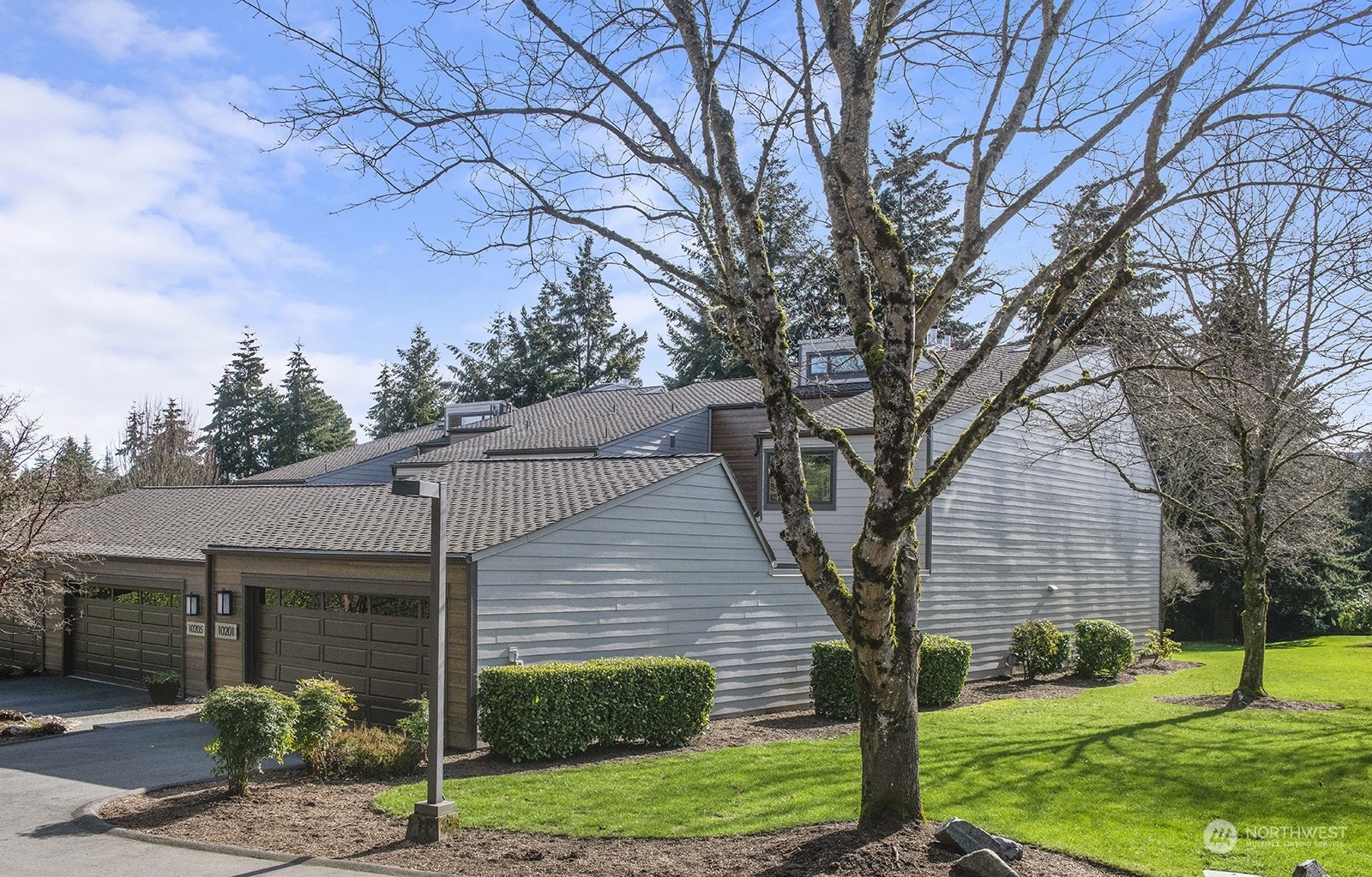 10201 NE 19th Place  Bellevue WA 98004 photo