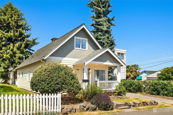 Property Photo:  3719 20th Avenue SW  WA 98106 