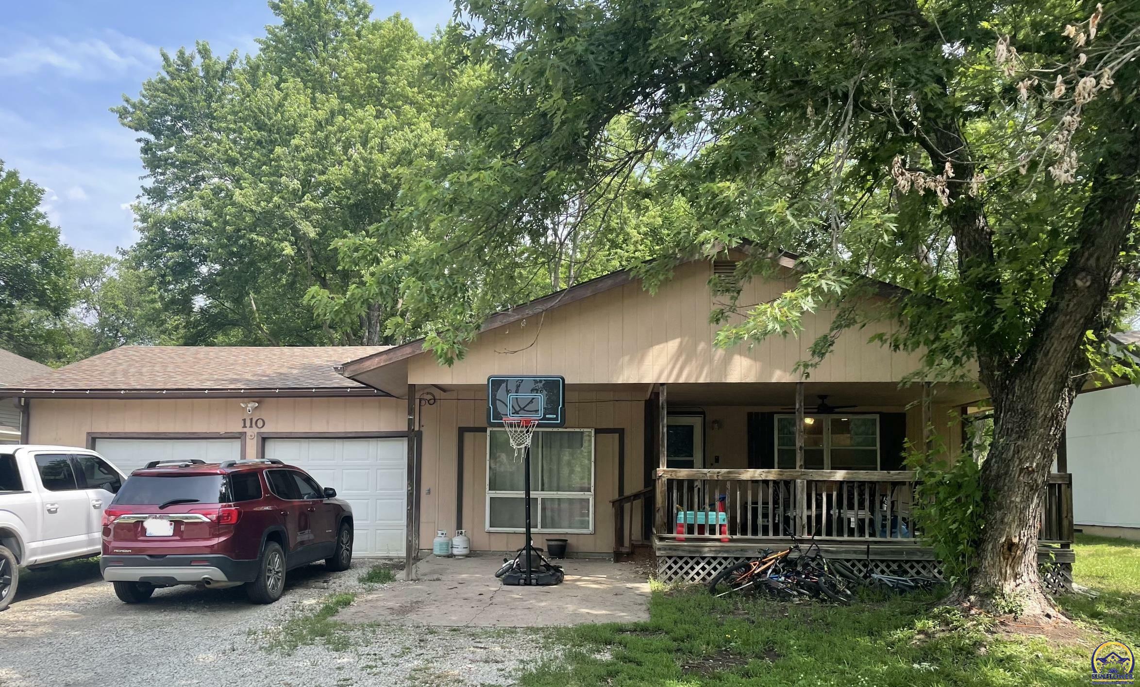 Property Photo:  110 E Huffman St  KS 66512 