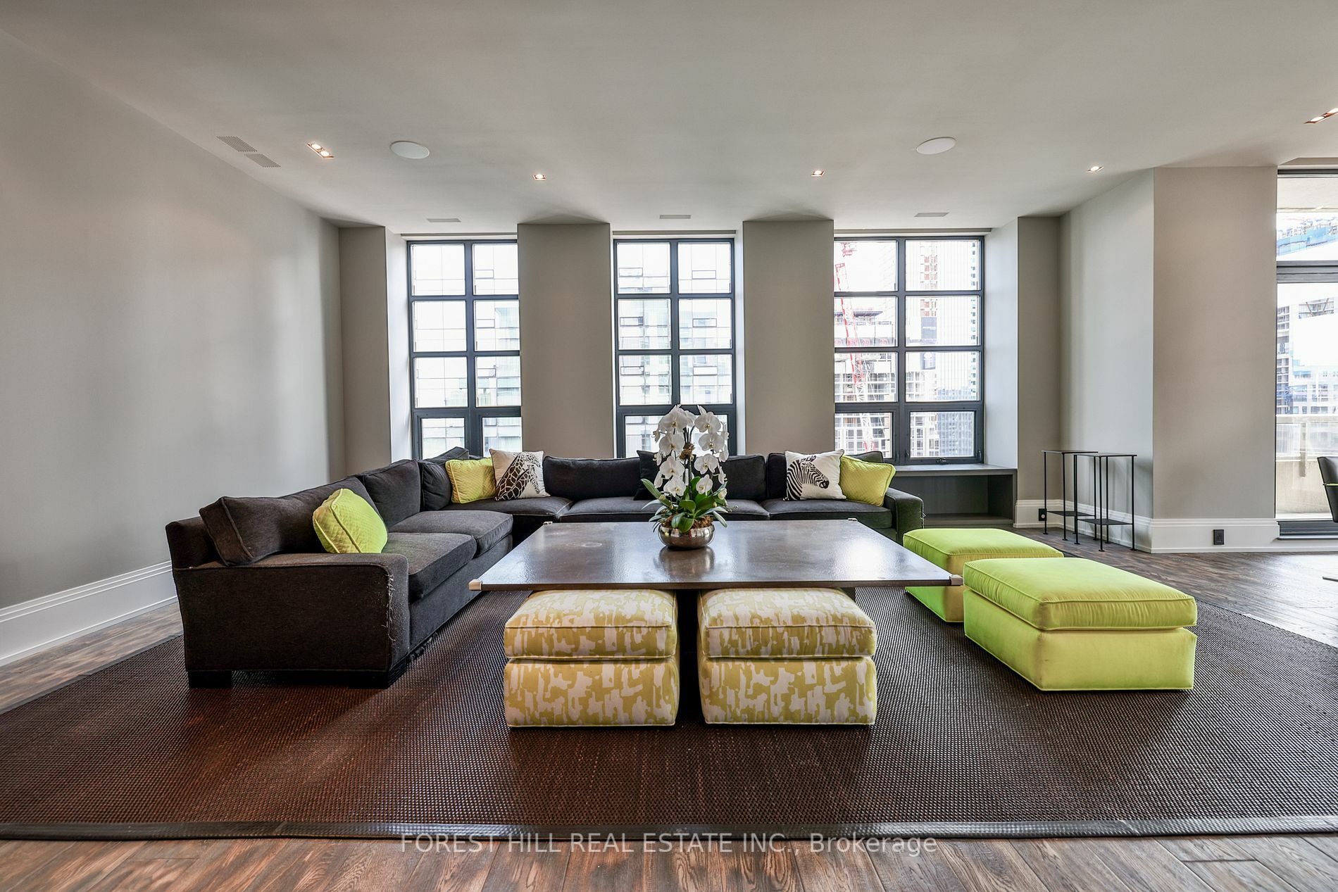 68 Yorkville Ave 1601  Toronto ON M5R3V7 photo