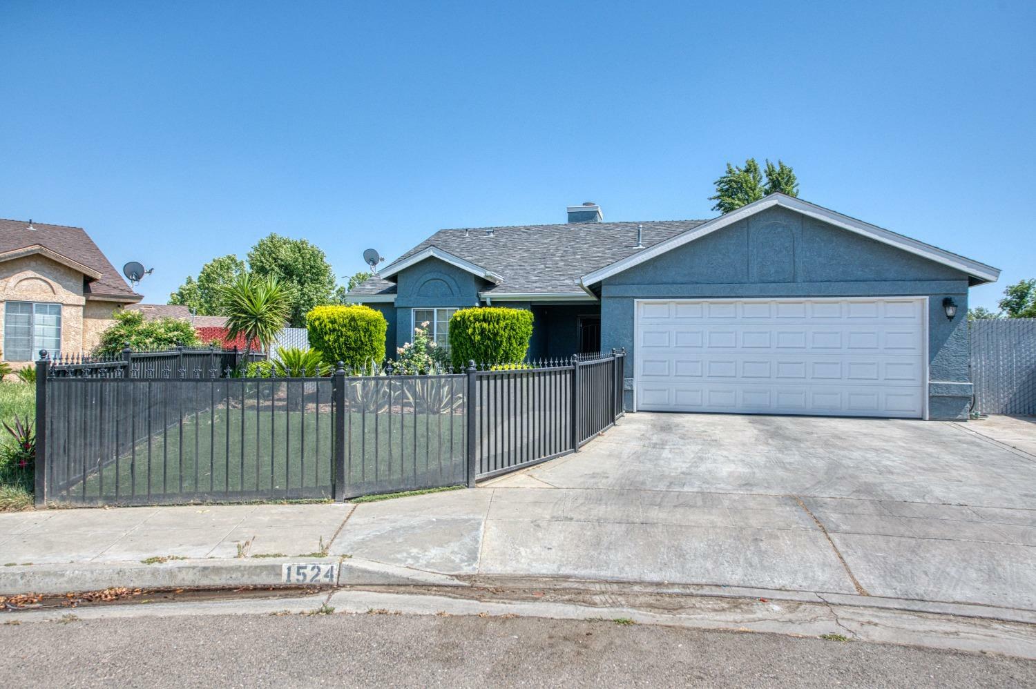 1524 E Atchison Avenue  Fresno CA 93706 photo