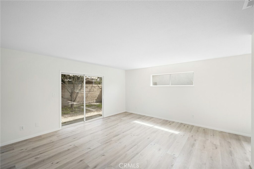 Property Photo:  1467 E 2nd Street  CA 93030 