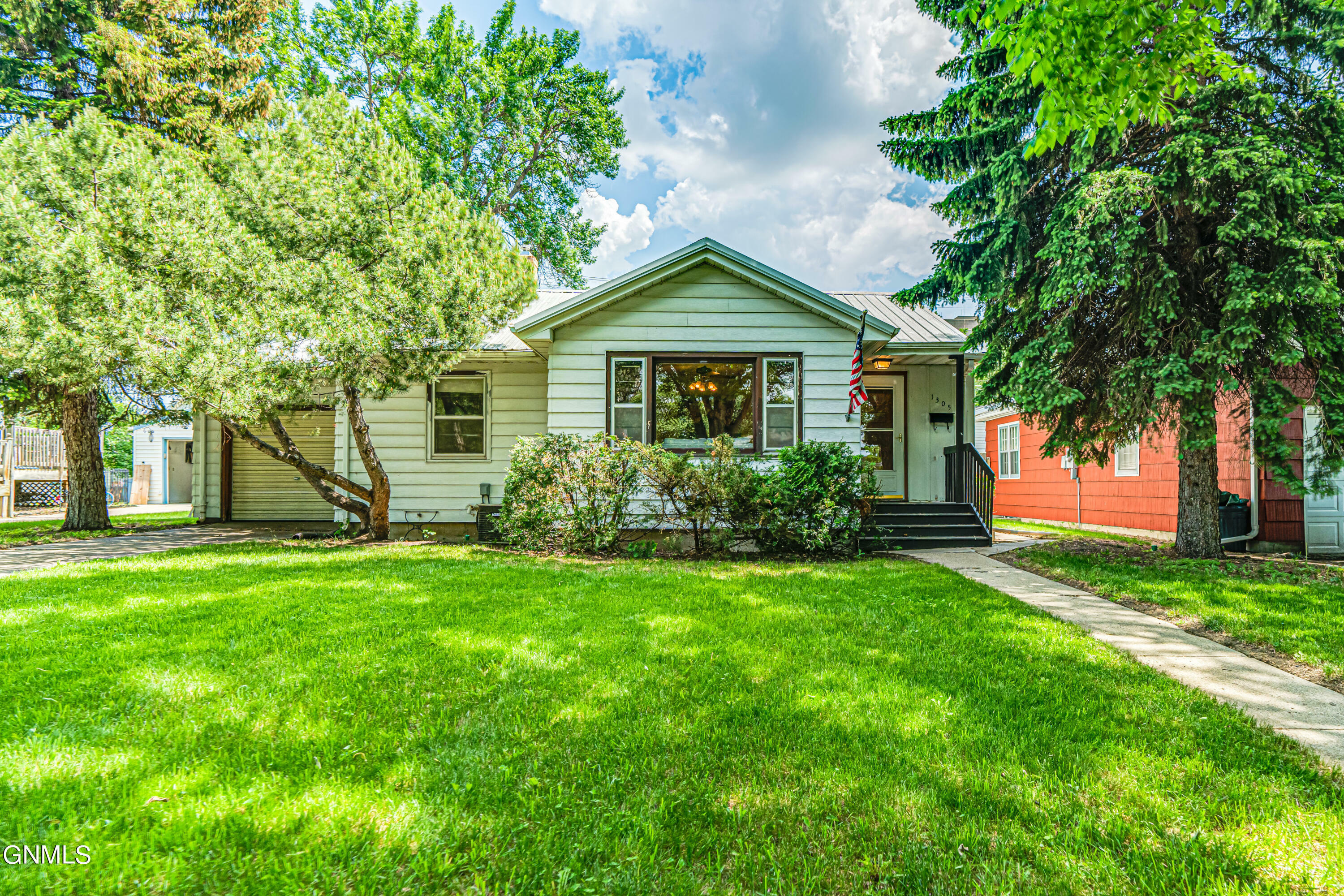 Property Photo:  1305 3rd Street N  ND 58501 