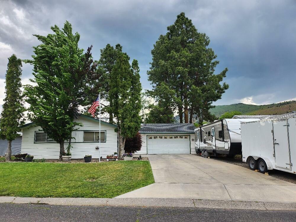 Property Photo: 5709 Alva Avenue OR 97603