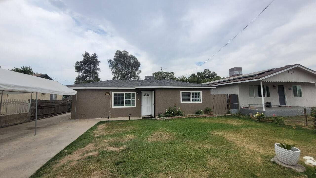 Property Photo: 1217 Dawn Street CA 93307
