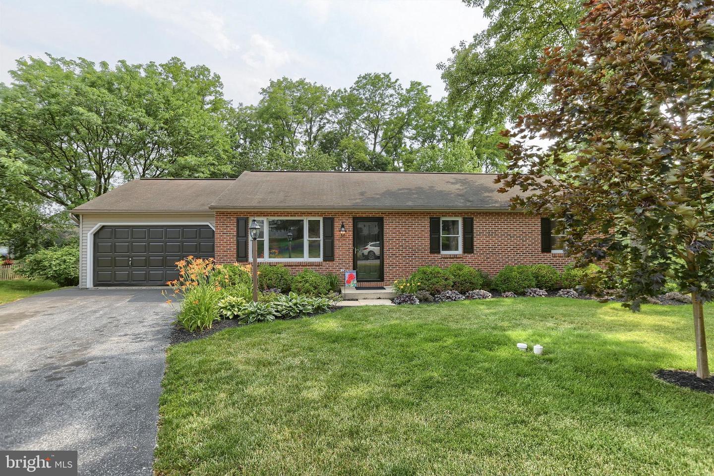 Property Photo: 207 Pleasant Hill Drive PA 17543
