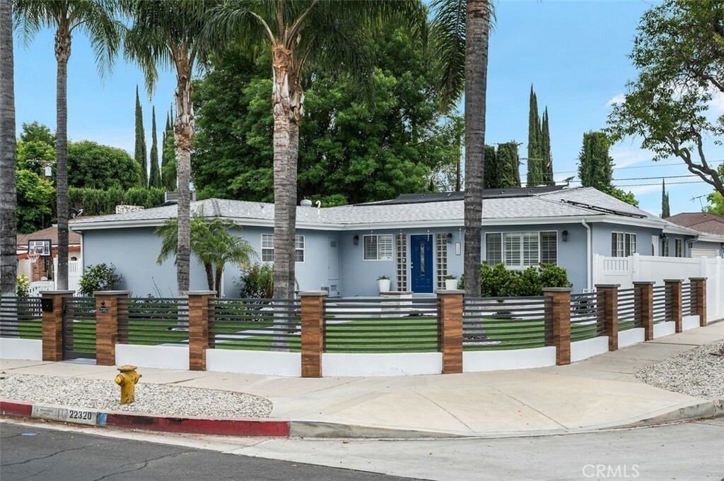 Property Photo:  22320 Kittridge Street  CA 91303 