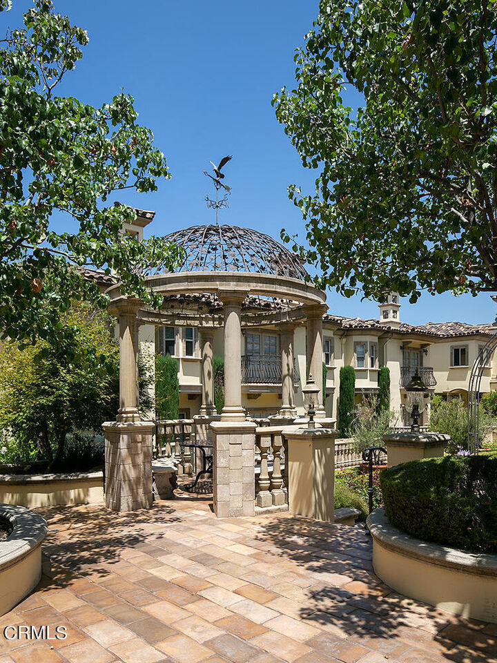 Property Photo: 457 S Marengo Avenue 17 CA 91101