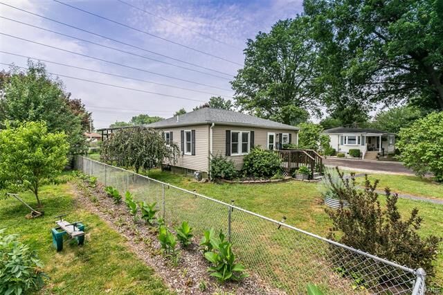 Property Photo: 201 S Market Street IL 62048