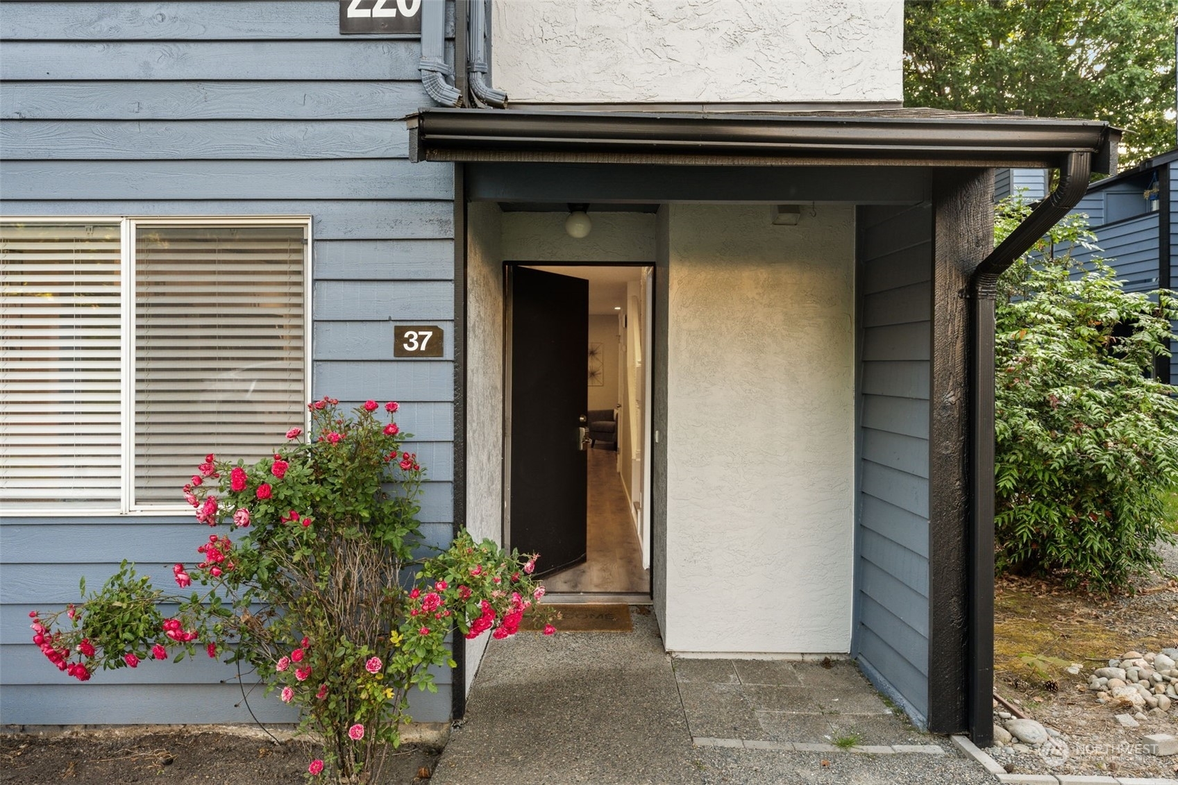 Property Photo:  220 Newport Way NW E-37  WA 98027 