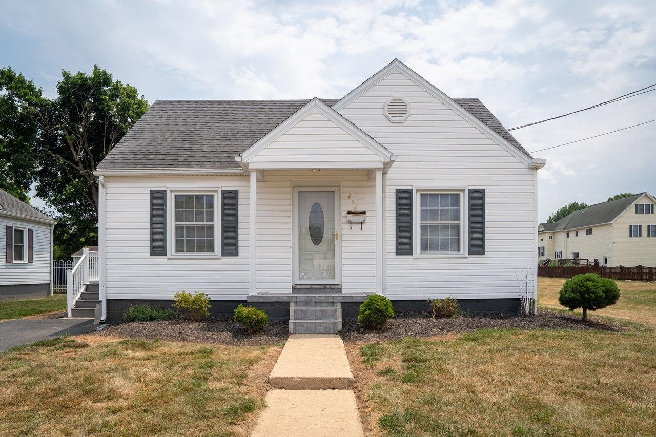 Home for sale in Elkton 214 E Spotswood Ave, Elkton, VA 22827