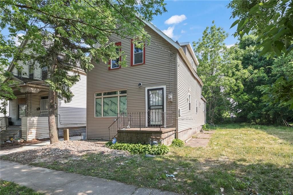 Property Photo: 33 Girard Place NY 14211