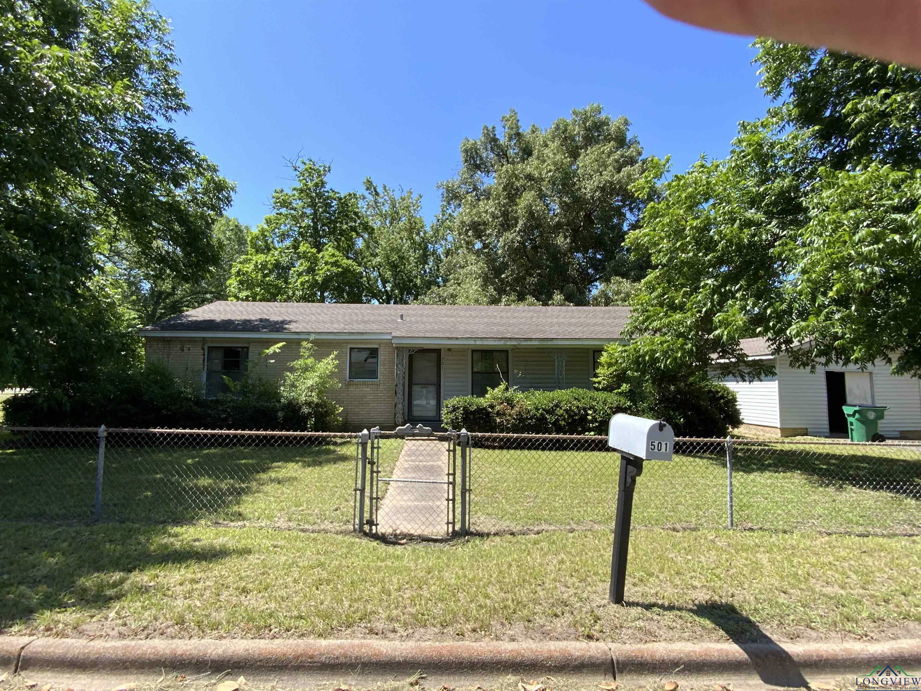 Property Photo:  501 W South  TX 75684 