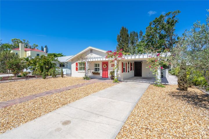 Property Photo:  532 Riviera Street  FL 34285 