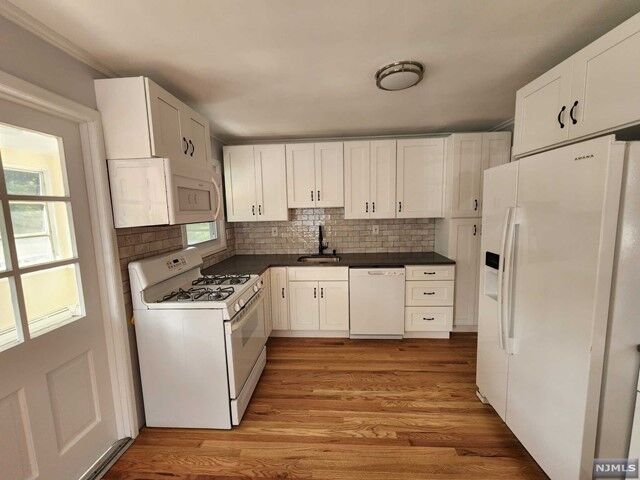 Property Photo:  30 Gould Street 2  NJ 07044 