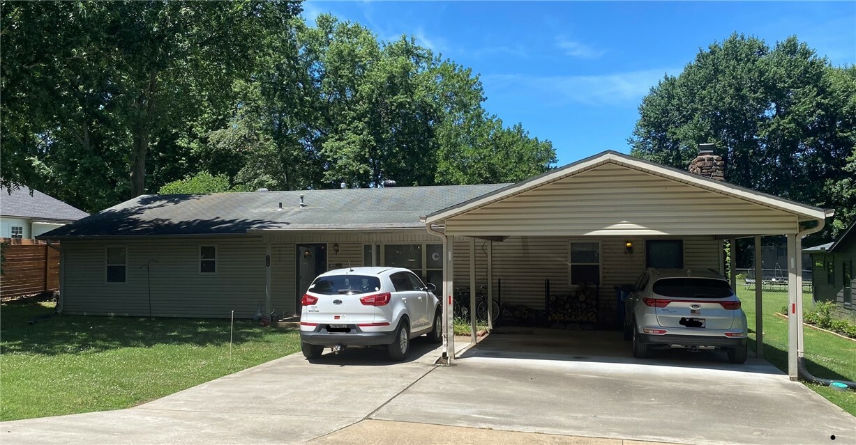 Property Photo:  220 SW Glover Street  AR 72712 