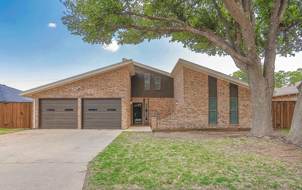 Property Photo: 2108 Wydewood Dr TX 79707