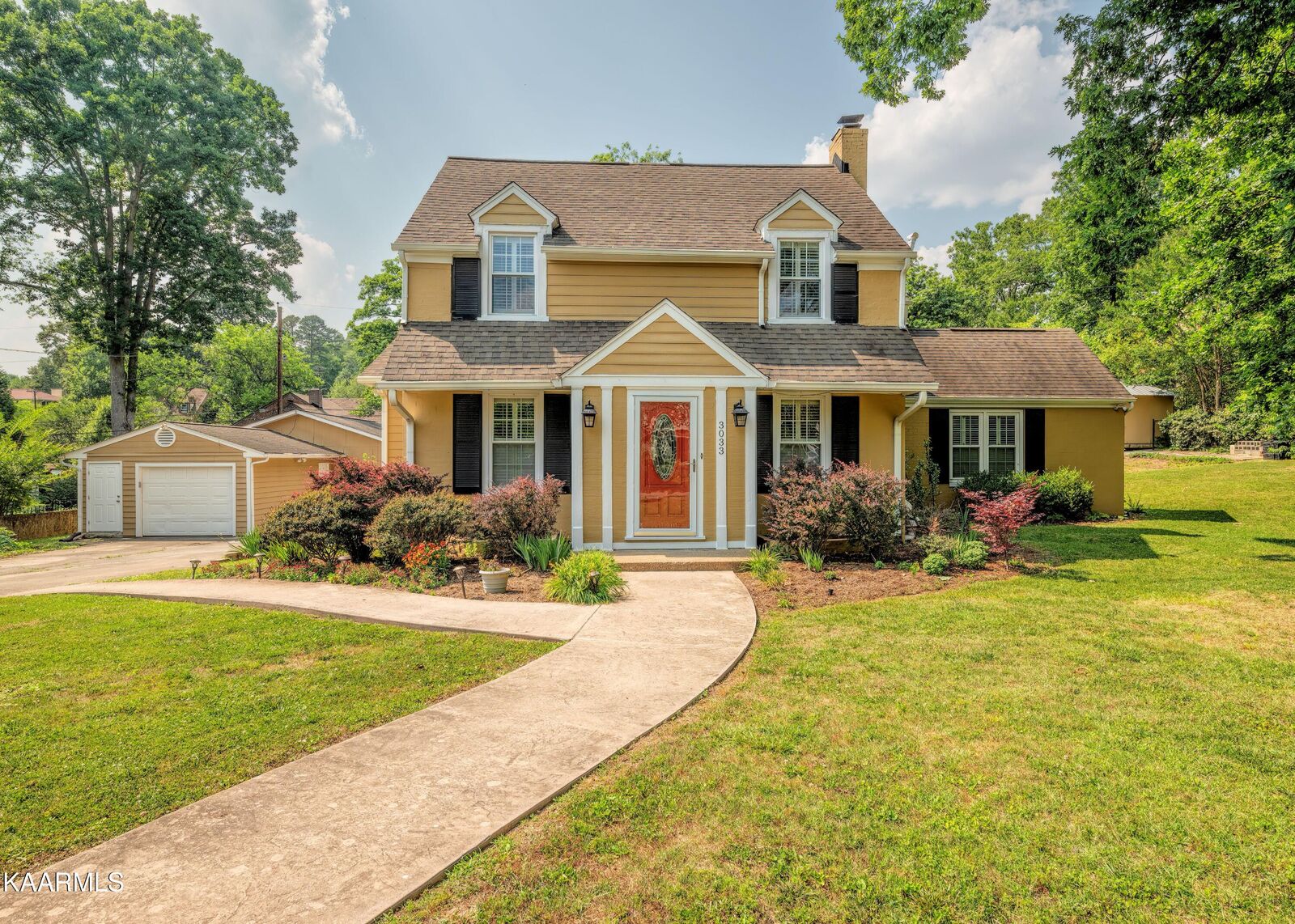 Property Photo: 3033 NE Kenilworth Lane TN 37917