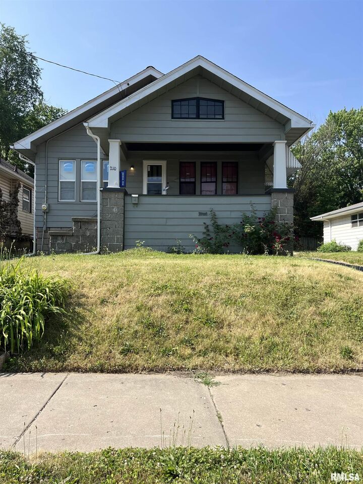 210 W Richmond Avenue  Peoria IL 61604 photo
