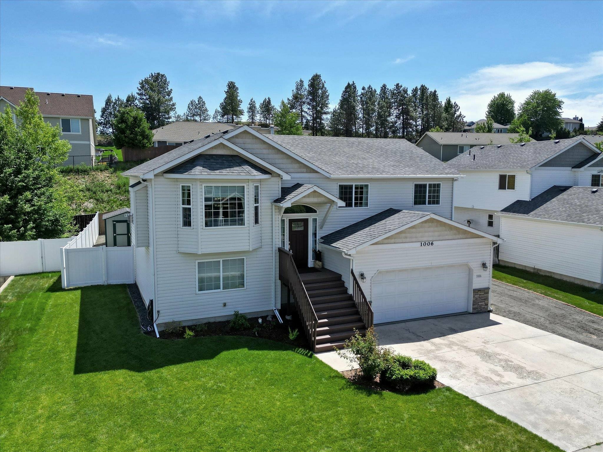 Property Photo: 1006 Golden Hills Dr WA 99004