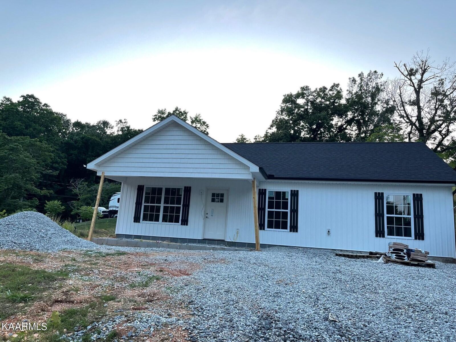 Property Photo: 206 Hickory St TN 37716