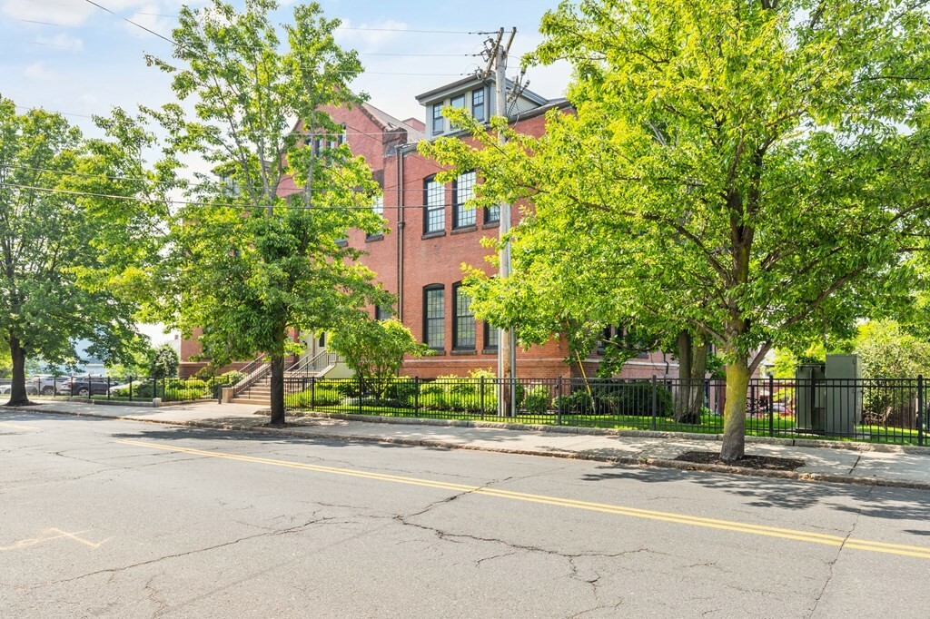 Property Photo:  72 Ashland Street 403  MA 02148 