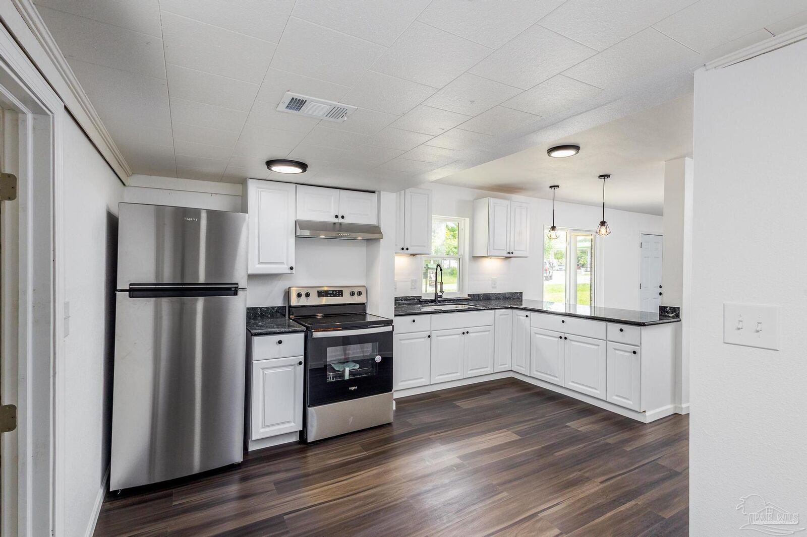 Property Photo:  101 Tonawanda Dr  FL 32506 