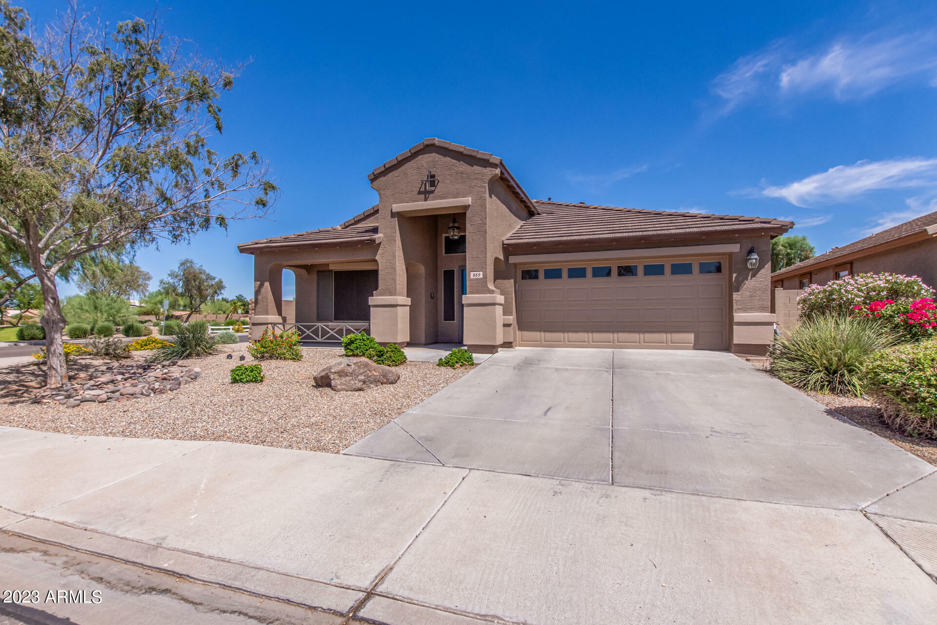 Property Photo:  869 E Dry Creek Road  AZ 85143 