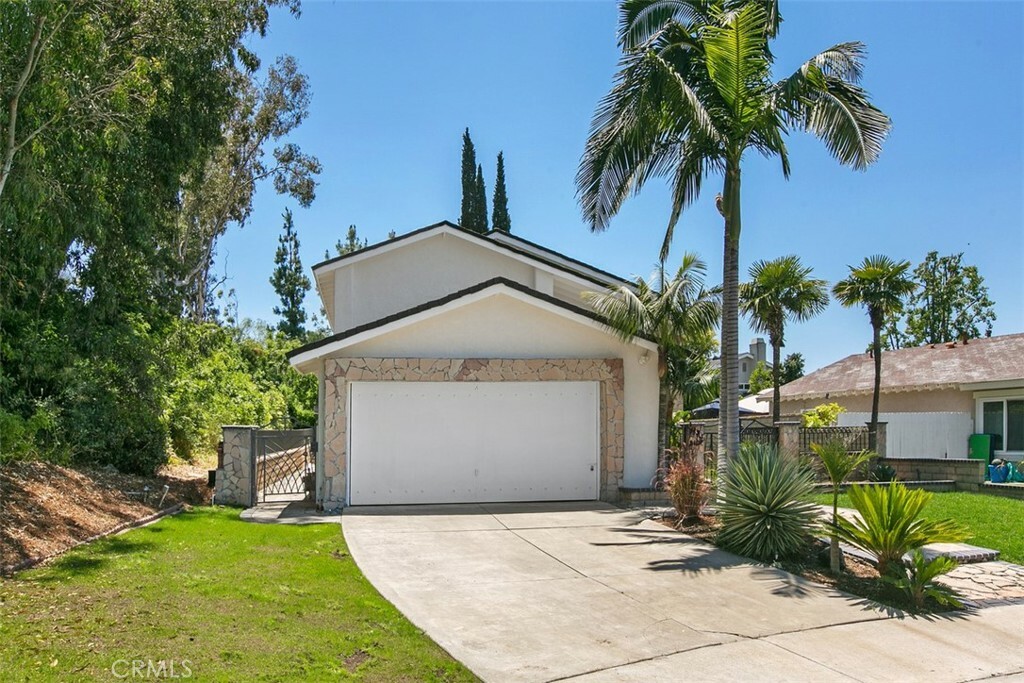 Property Photo:  27596 Halcon  CA 92691 