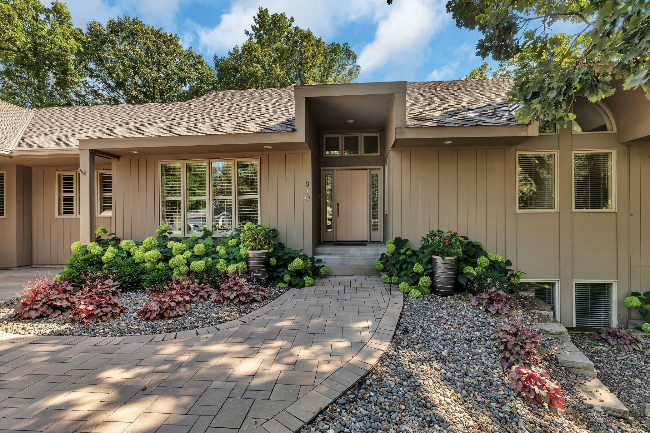 Property Photo:  910 Forest Drive  MN 56303 