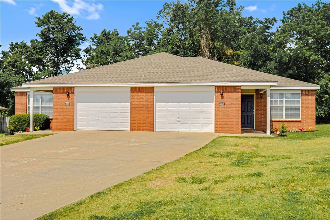 Property Photo:  917 & 919 Erika Avenue  AR 72701 