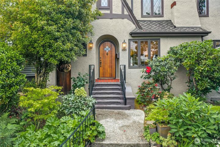 Property Photo:  2015 E Louisa Street  WA 98112 