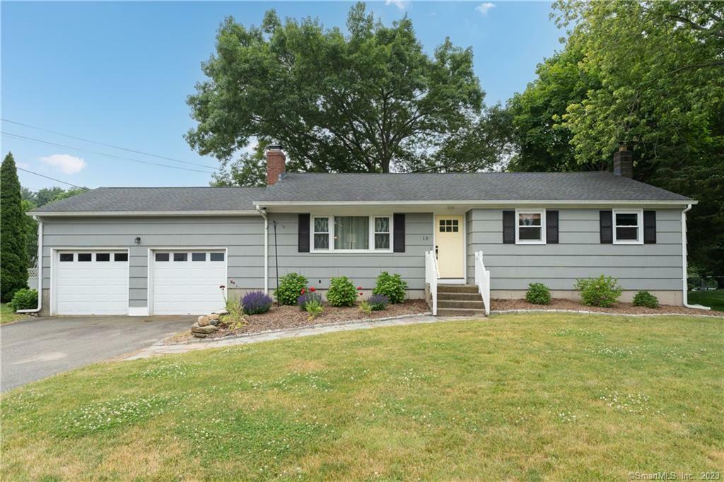 Property Photo: 13 Elmwood Way CT 06413