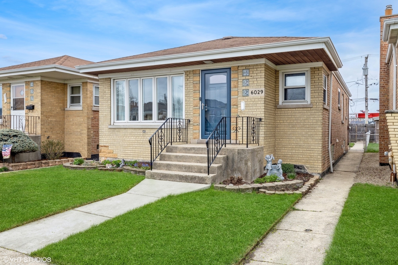 Property Photo:  6029 S Parkside Avenue  IL 60638 