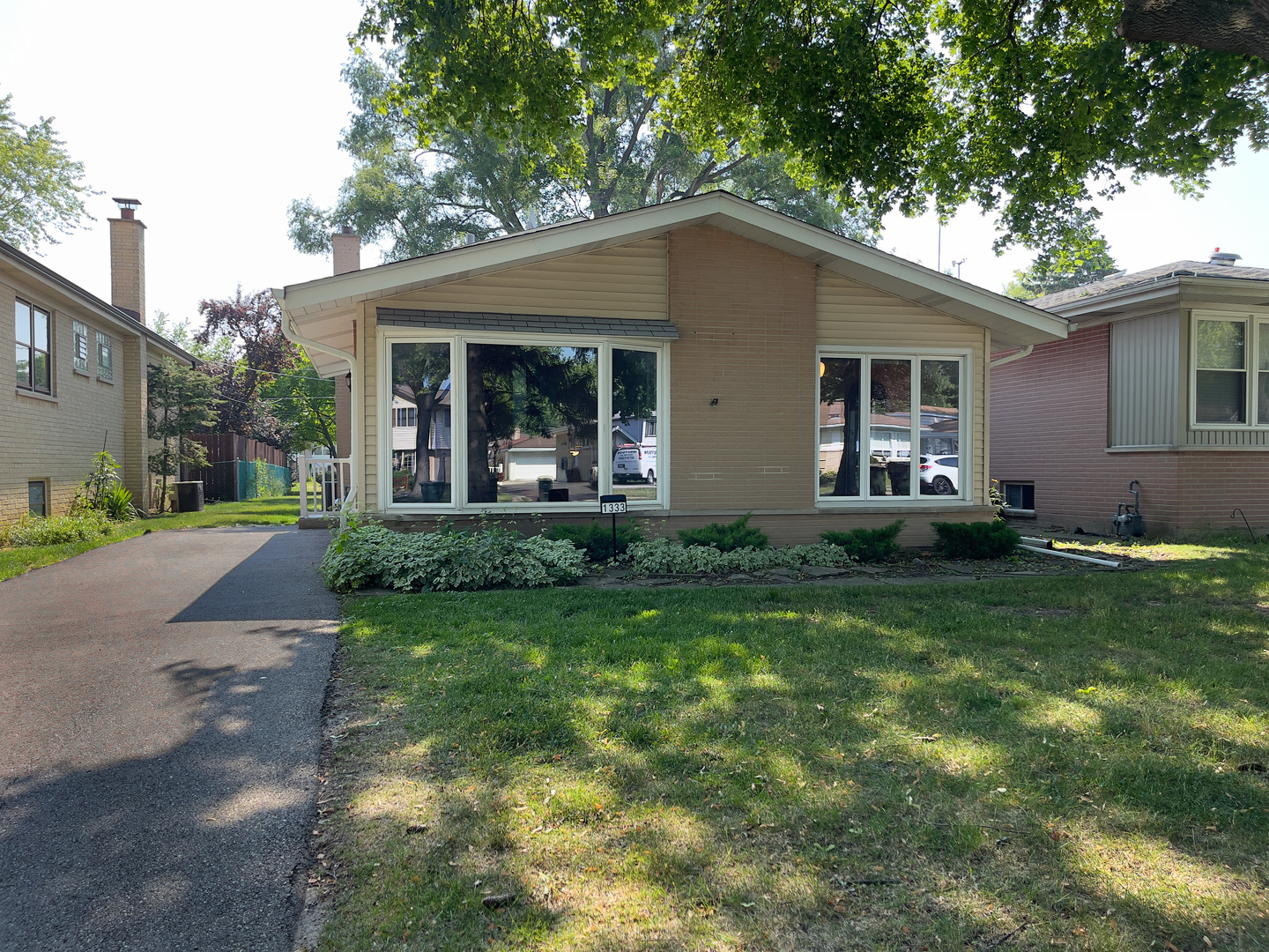 Property Photo:  1333 S Vail Avenue  IL 60005 