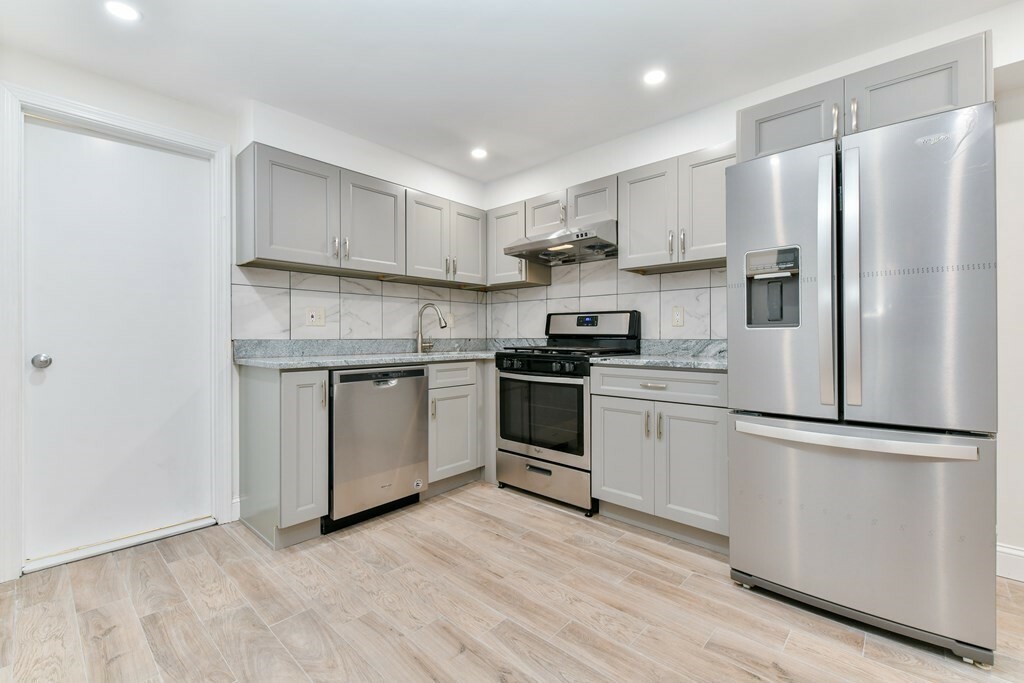 Property Photo:  34 Yarmouth St 1  MA 02116 