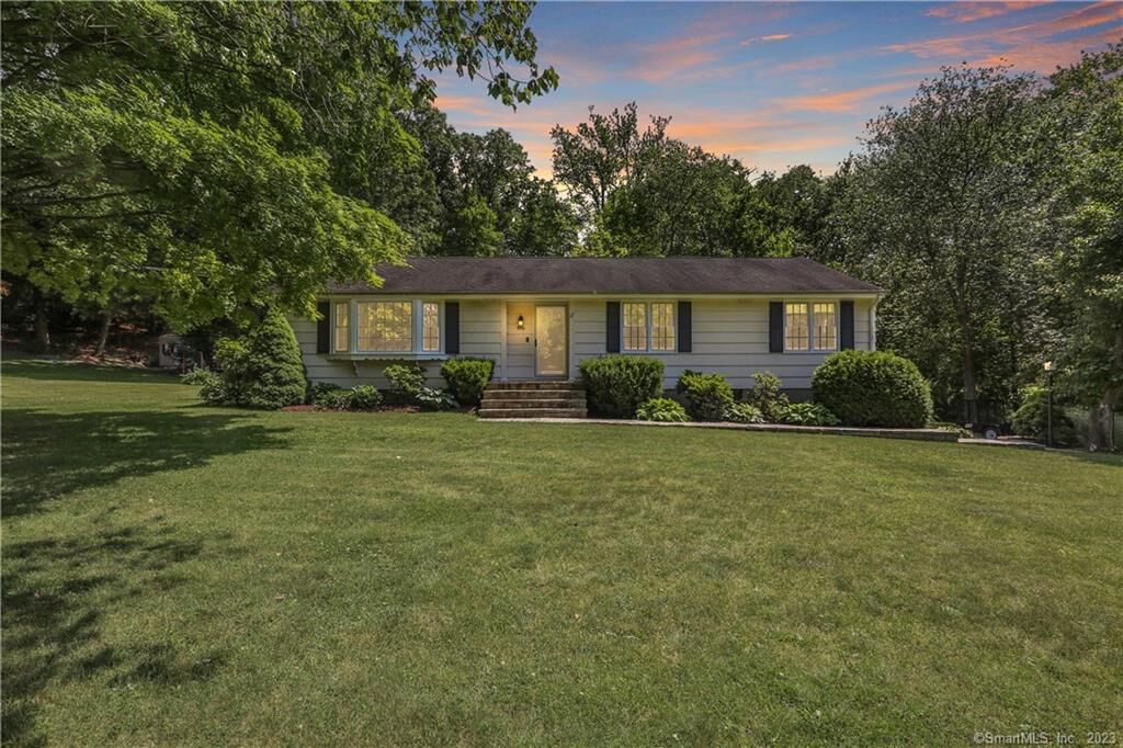 Property Photo:  846 Donna Drive  CT 06477 