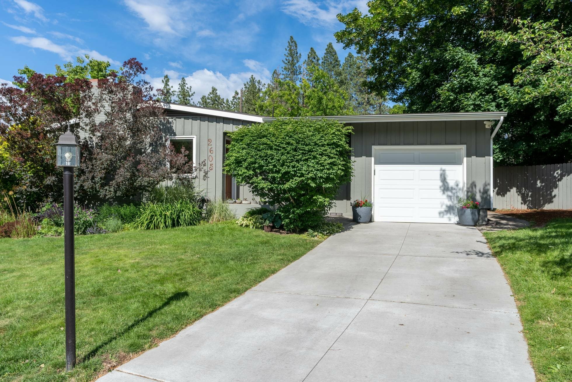 Property Photo:  2605 E Girard Pl  WA 99223 