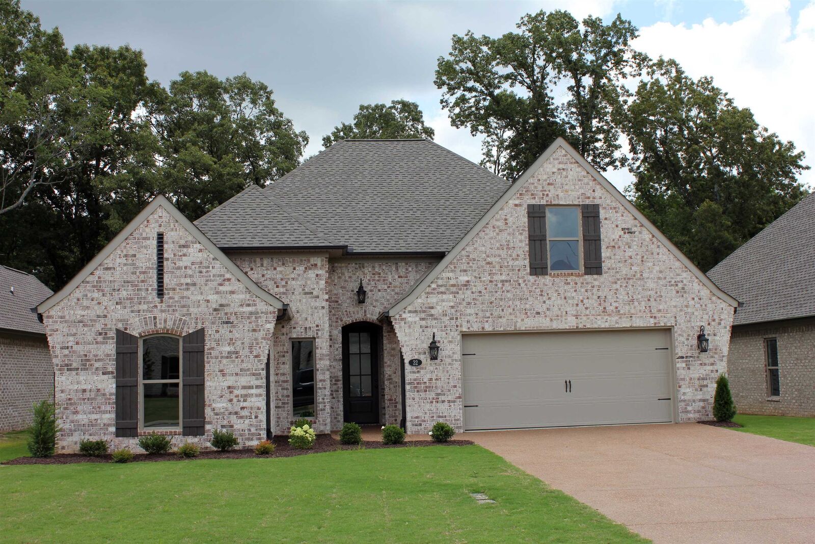 Property Photo: 32 Emerald Breeze Drive TN 38305