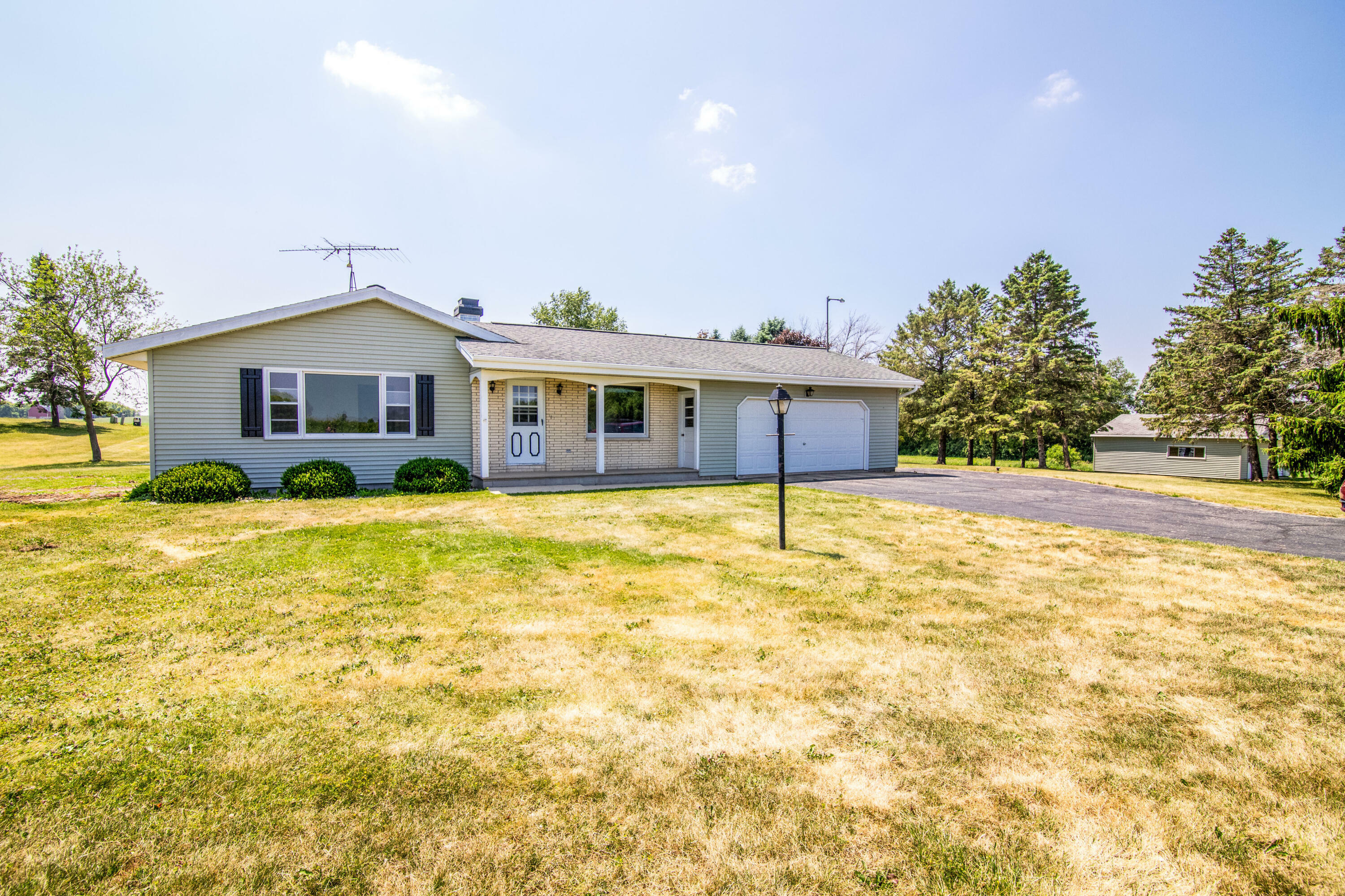 Property Photo:  W8675 Hemlock Rd  WI 53916 