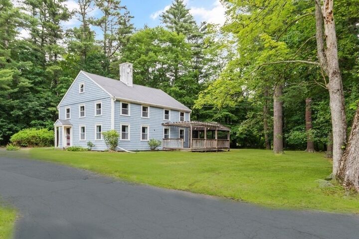 Property Photo:  13 Bluff Head Rd  MA 02067 